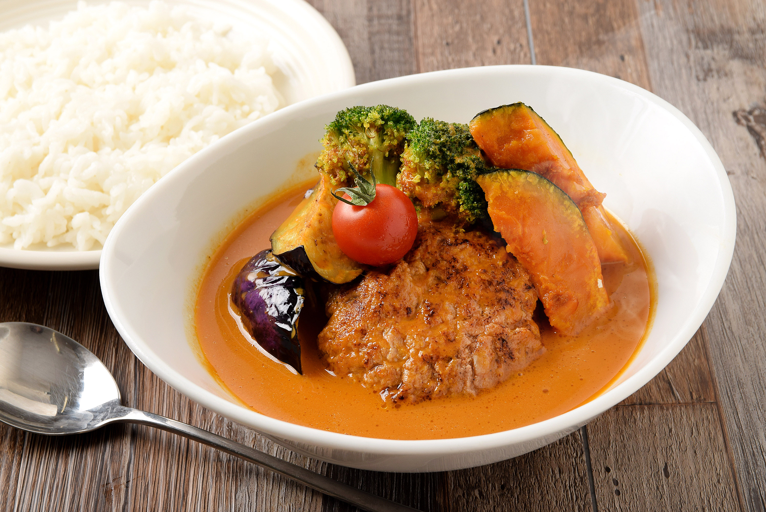 20種類以上のスパイスを独自にブレンドしたオリジナルなカレーに仕上げています。<br>※写真は盛り付けイメージです。具材はついておりません。